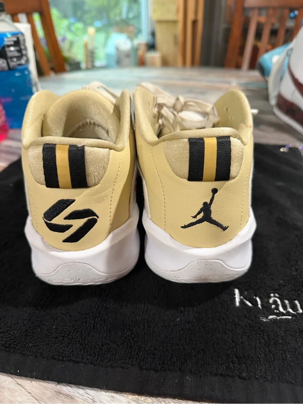 Men size 9 Jordan Luka 3Low-Top Sneakers